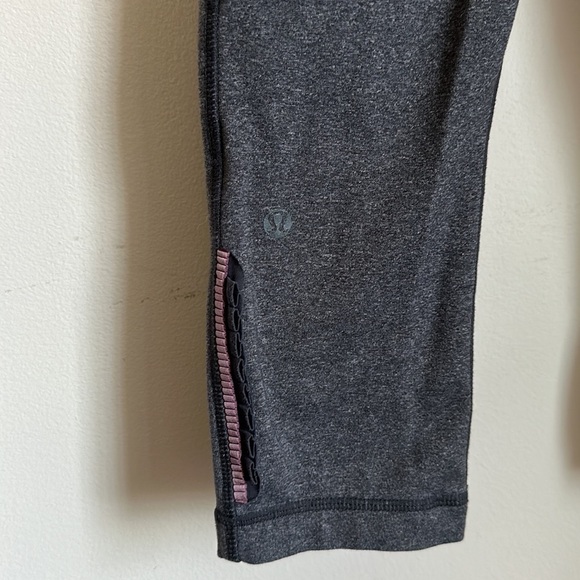Lululemon Athletica Cross Waist Capri Active Workout Ruffle Trim Crop Leggings - Picture 5 of 6